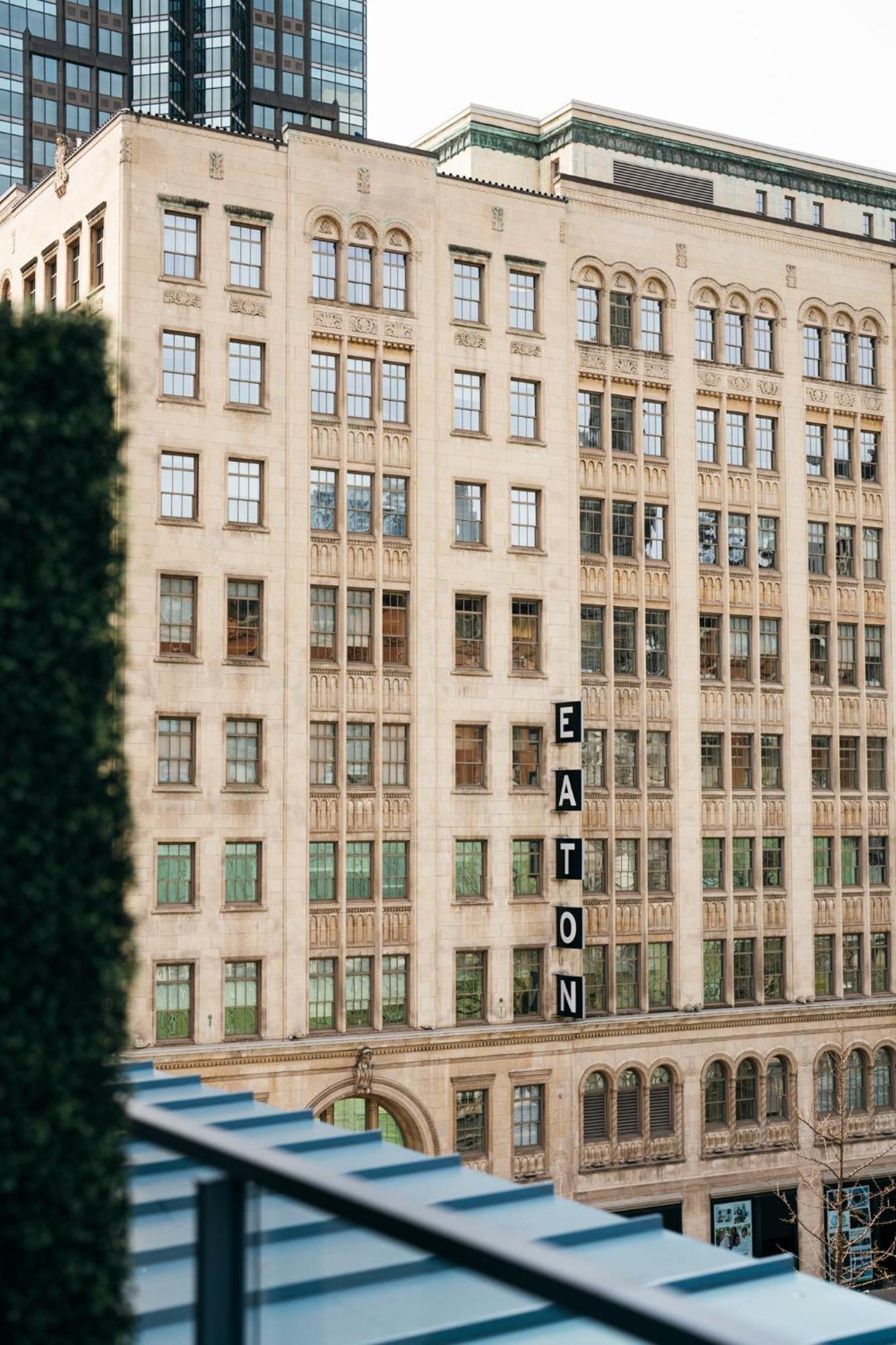 Hotel Birks Montreal Bagian luar foto The Eaton's Building in 2008