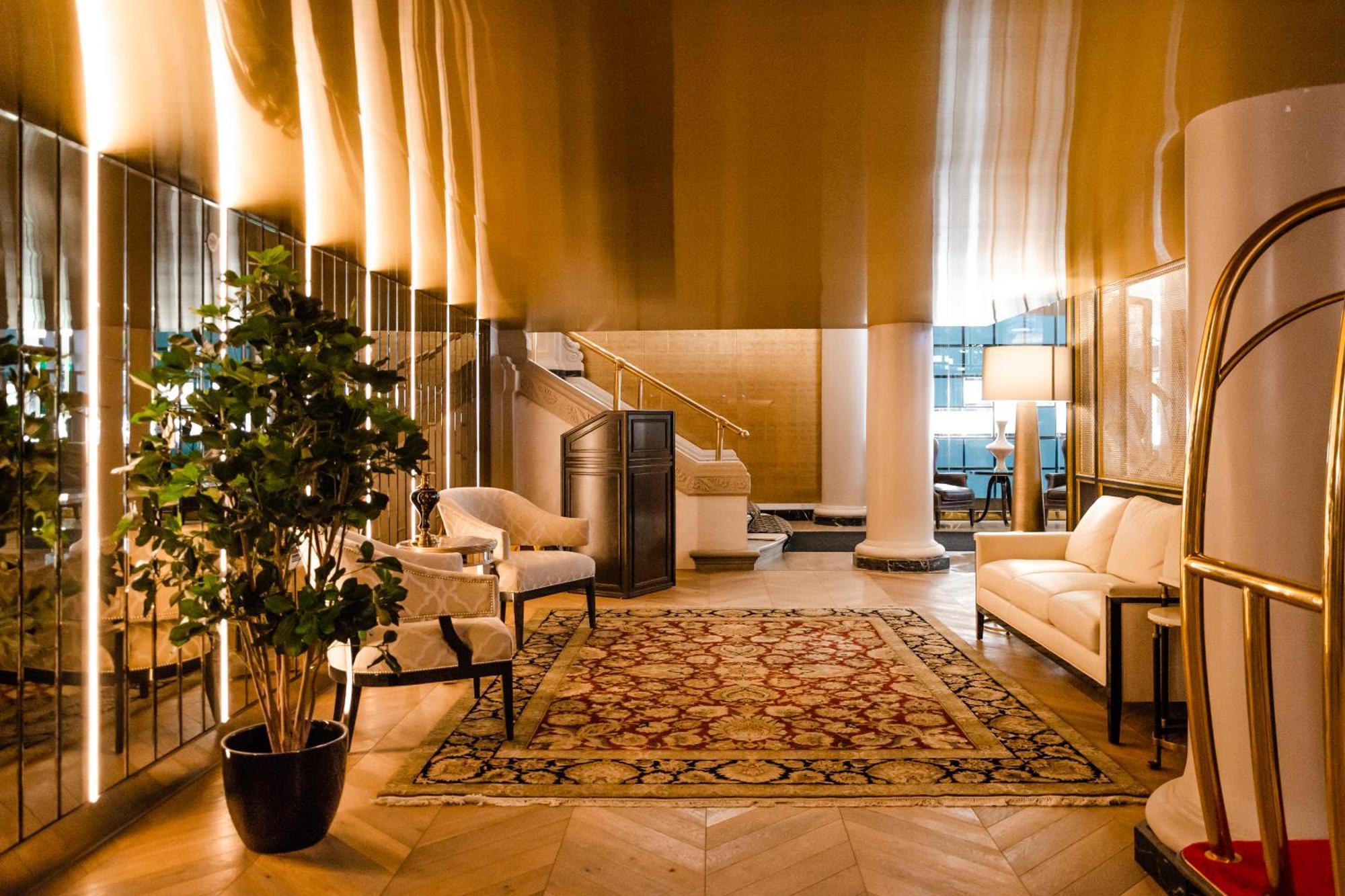 Hotel Birks Montreal Bagian luar foto The lobby of the hotel