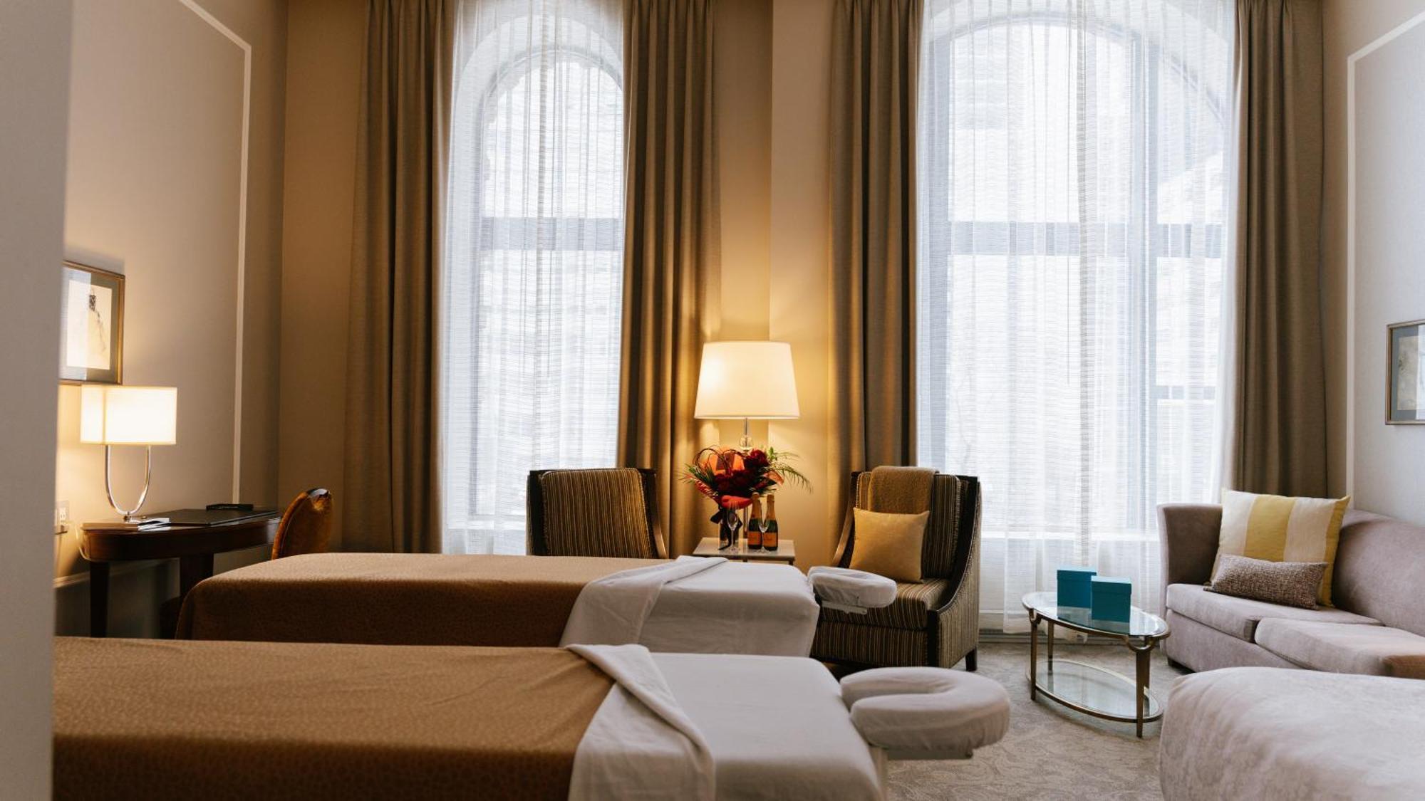 Hotel Birks Montreal Bagian luar foto A room at the hotel