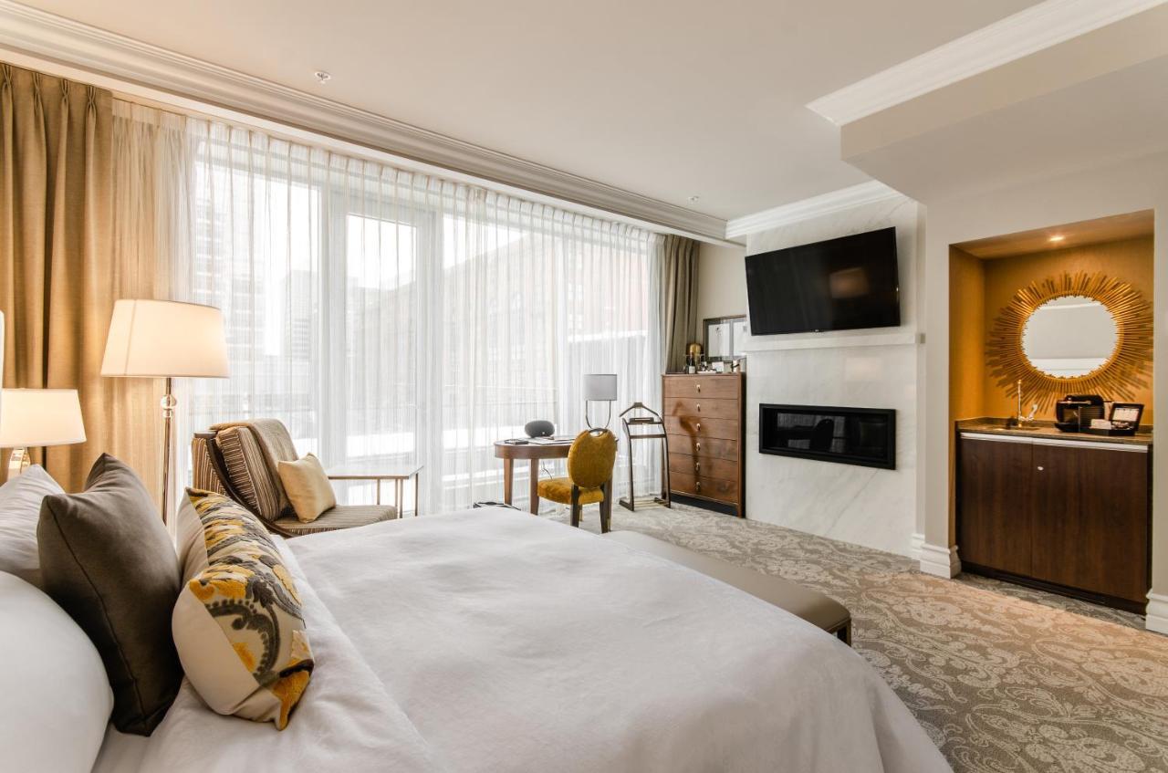 Hotel Birks Montreal Bagian luar foto A guest room at the Hotel de Ville