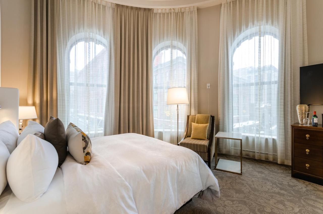 Hotel Birks Montreal Bagian luar foto A bedroom at the hotel