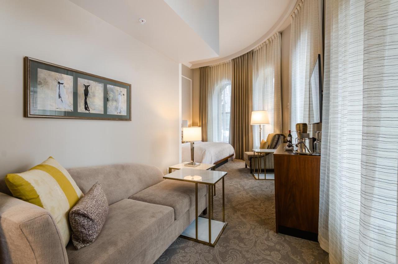 Hotel Birks Montreal Bagian luar foto A suite at the hotel
