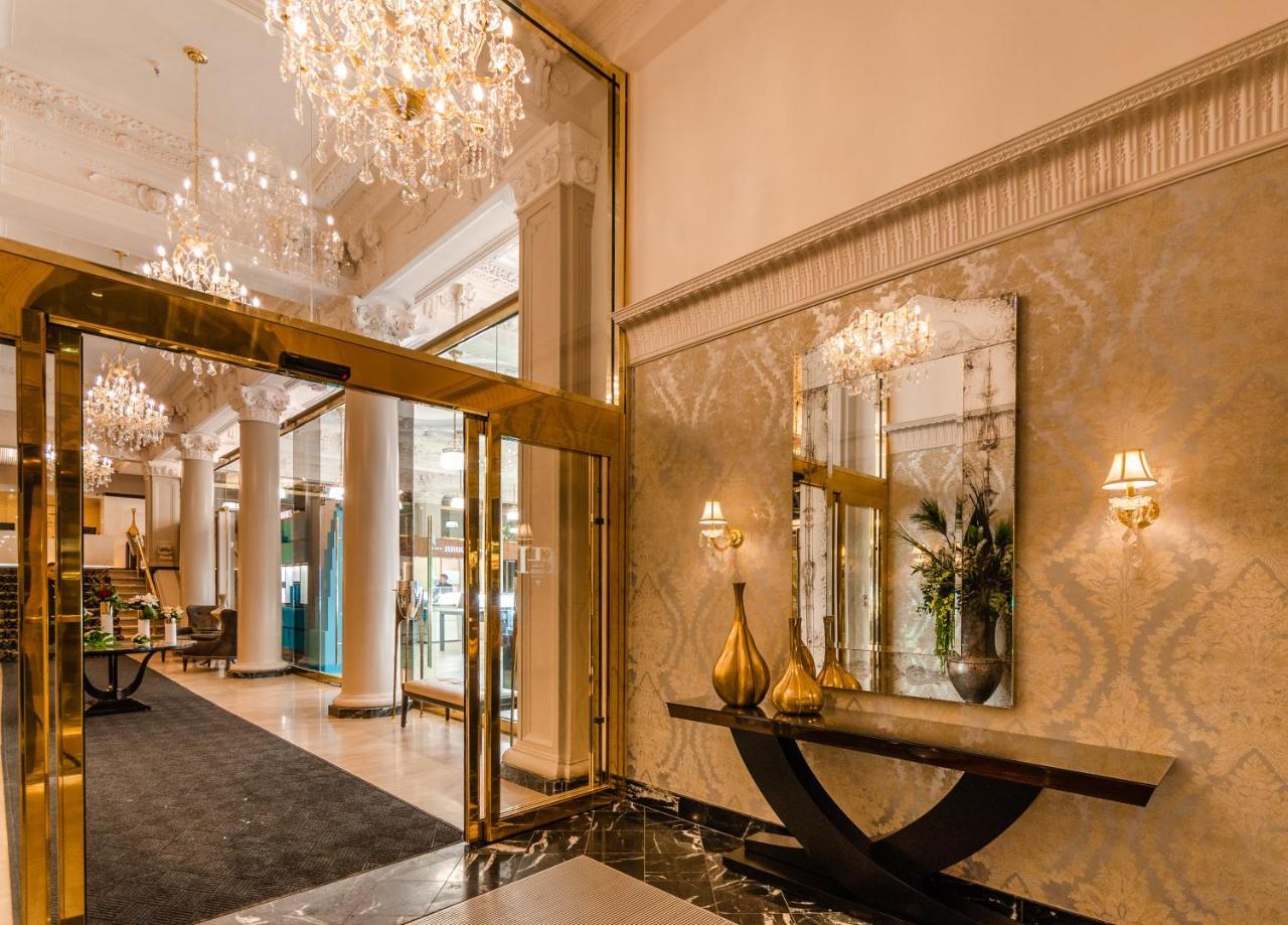Hotel Birks Montreal Bagian luar foto Entrance to the hotel