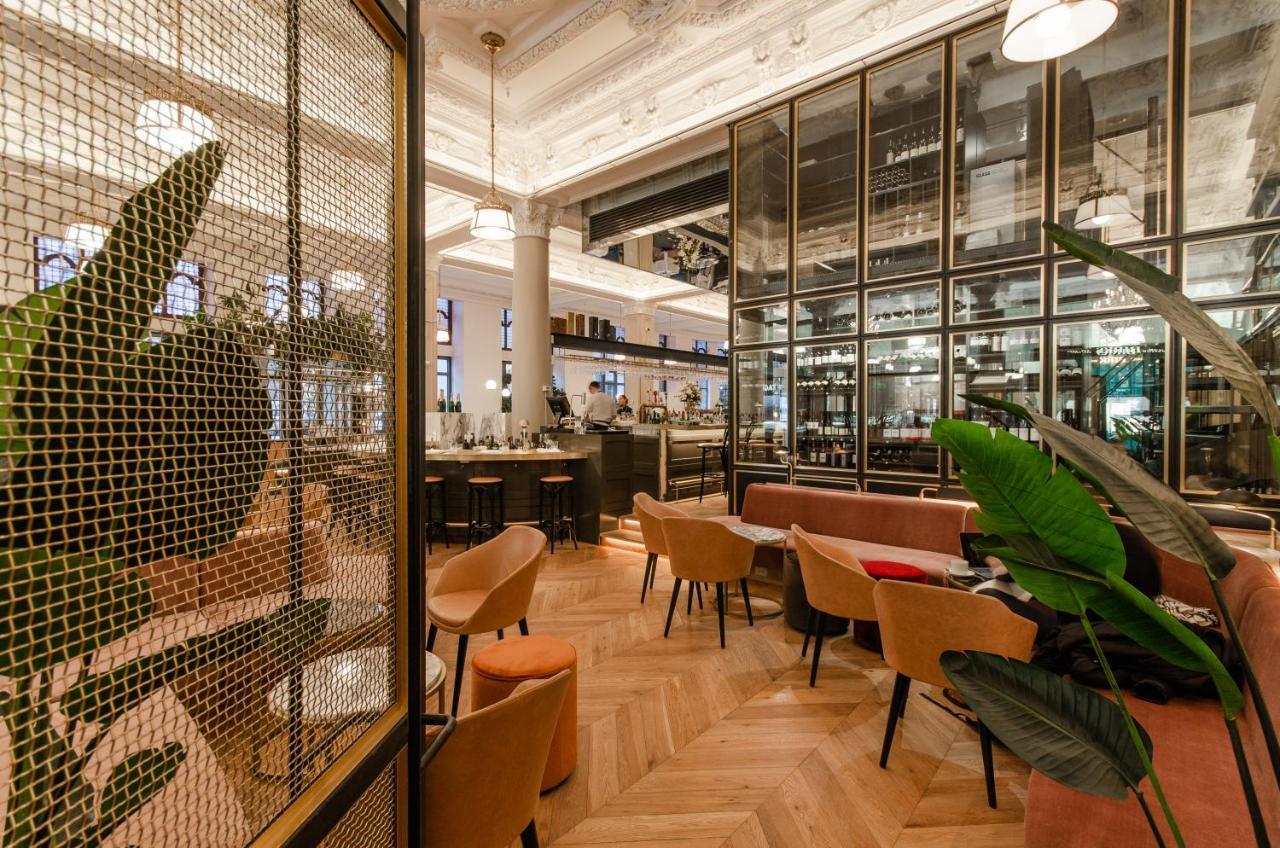 Hotel Birks Montreal Bagian luar foto The interior of the restaurant