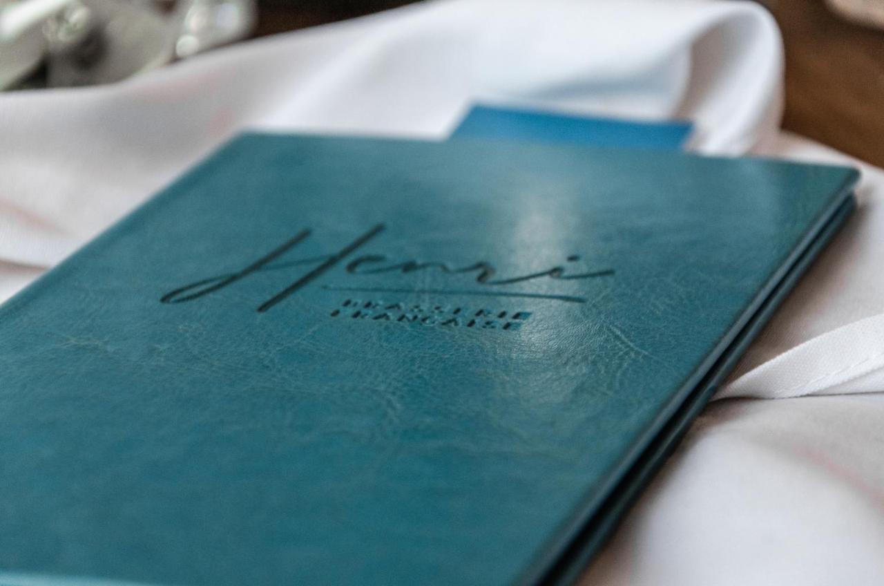 Hotel Birks Montreal Bagian luar foto Menu at the restaurant