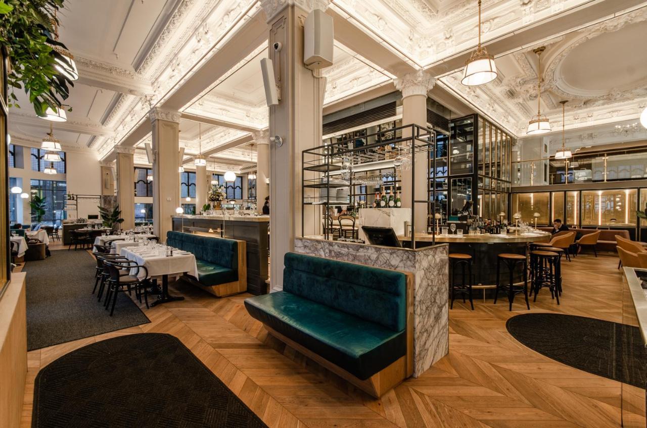 Hotel Birks Montreal Bagian luar foto The interior of the restaurant