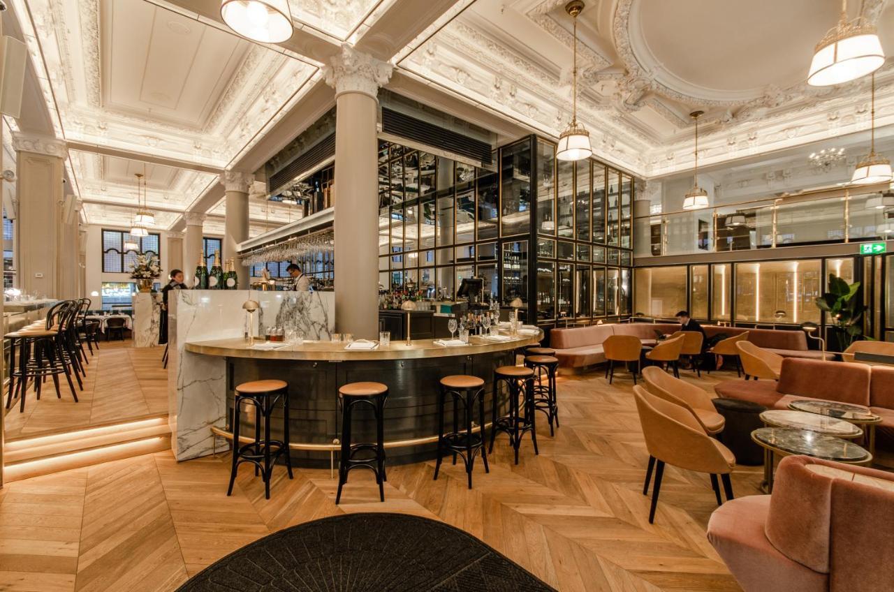 Hotel Birks Montreal Bagian luar foto The interior of the restaurant